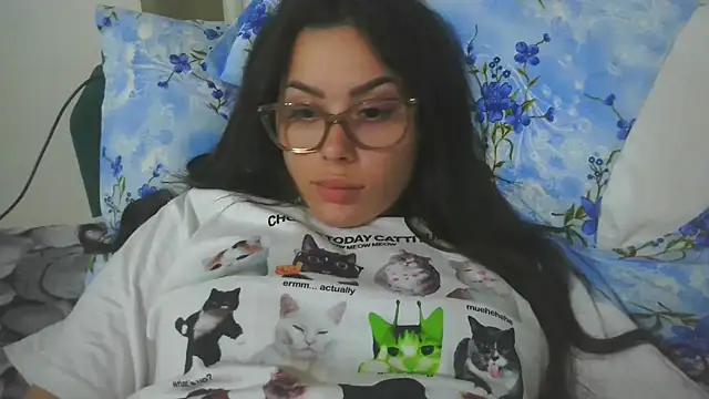 LovelyJulliette webcam