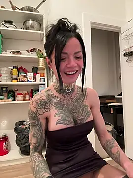 SkinnyLilly webcam