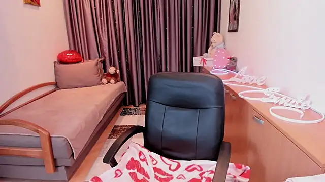 NoraLiin webcam
