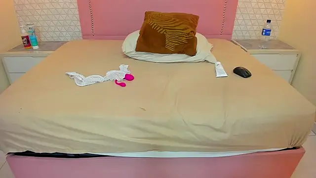 SAMANTHAGREGORY1 webcam