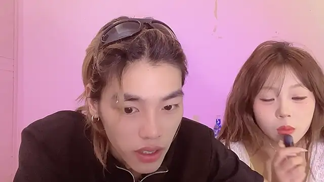 xiaozhi_18 - XIAOZHI_18's free webcam - UK Sex Cams