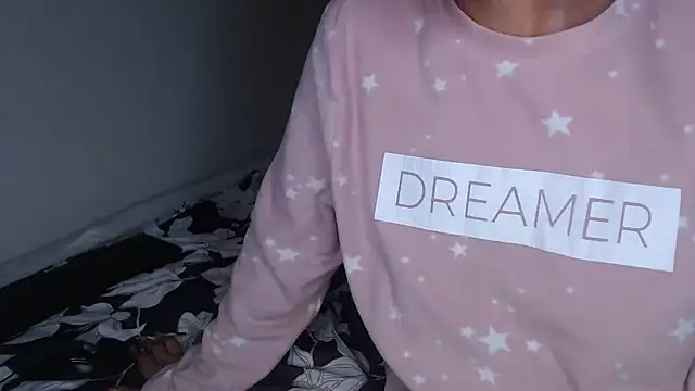 Bella_2025 webcam