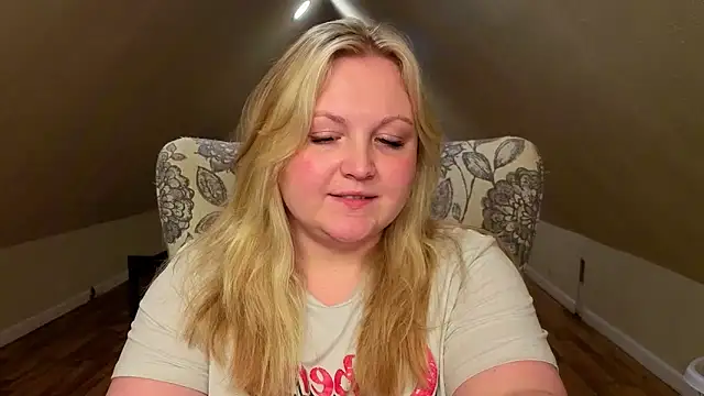 PhatAssBlond webcam