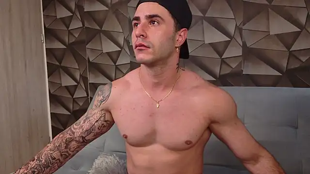 Latino_stud4u webcam