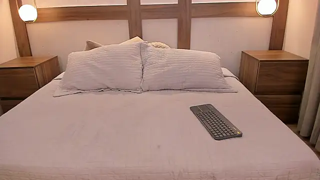 emii_lux - Emii_Lux's free webcam - UK Sex Cams