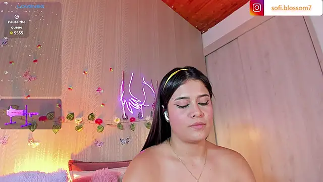 Sofi_Blossom webcam