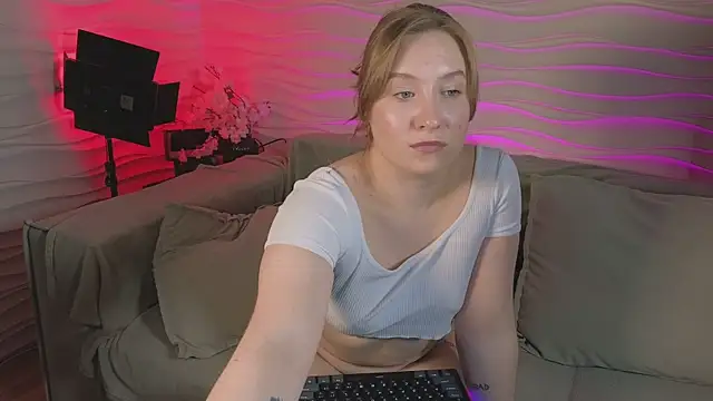 saint_trisha webcam