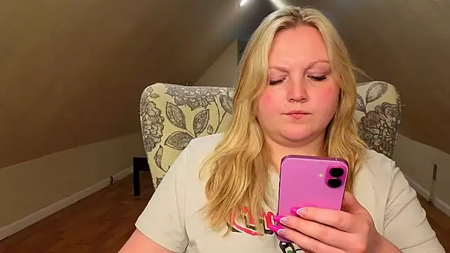 PhatAssBlond webcam