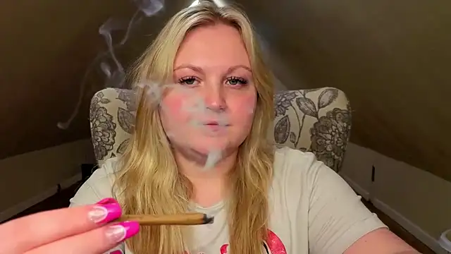 PhatAssBlond webcam