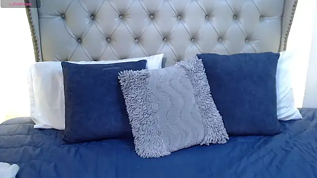Liiamthompson webcam