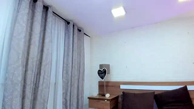 JenniferAuriston webcam