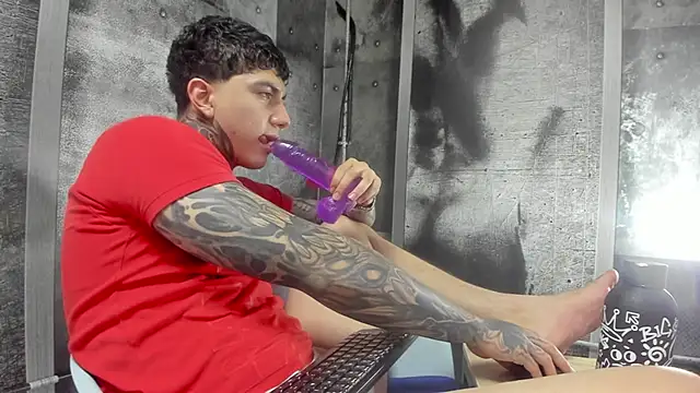 Gury_tattoo webcam