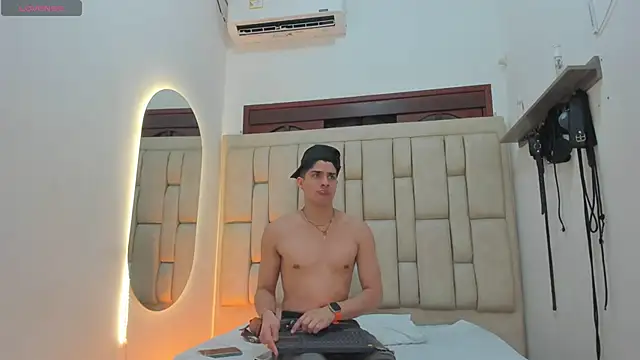 ElvisAdams_os webcam