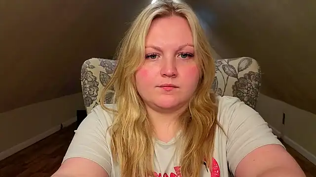 PhatAssBlond webcam