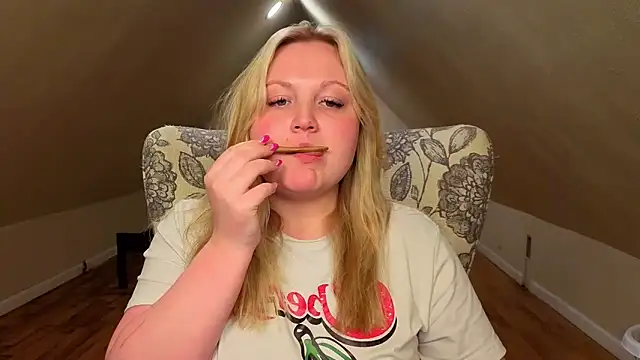 PhatAssBlond webcam