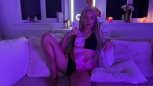 Naughtyblondex webcam