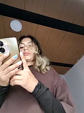 Karolgood3 webcam