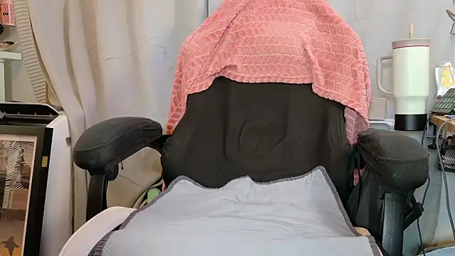 SpikedBella webcam