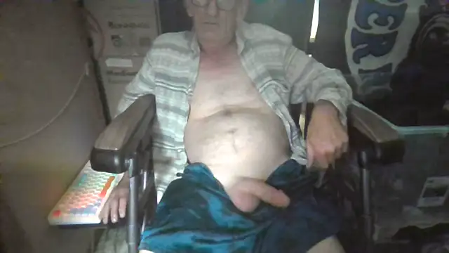 Lovyourpuss webcam