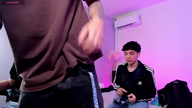 Handsomeboyss19 webcam
