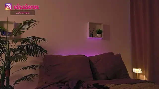 ViXXXiee live sex cam