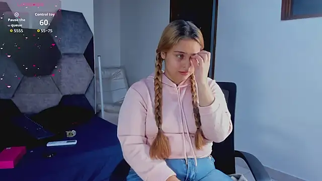 MikaelaStone webcam