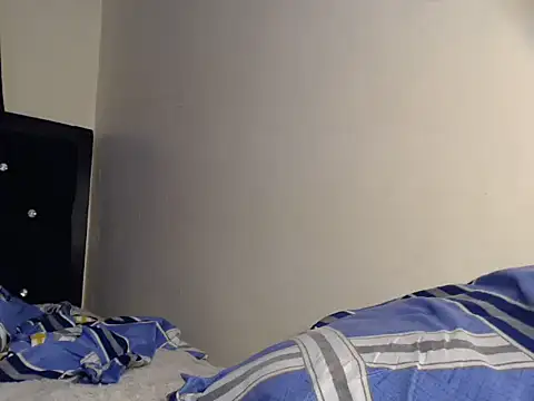 Queen_bee25 webcam