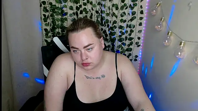 sweetvlada live sex cam