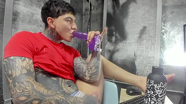 Gury_tattoo webcam