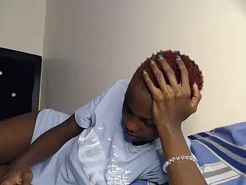Queen_bee25 webcam