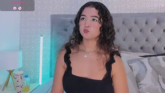 Evaa_Lunna_ webcam