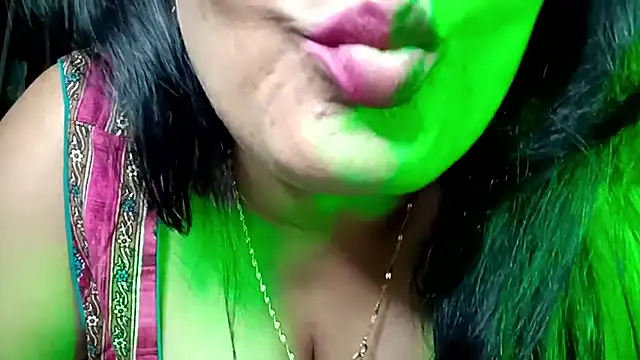 YourDesi_Laila_ webcam