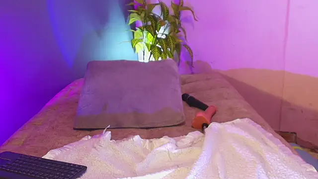 jade_brunnette webcam