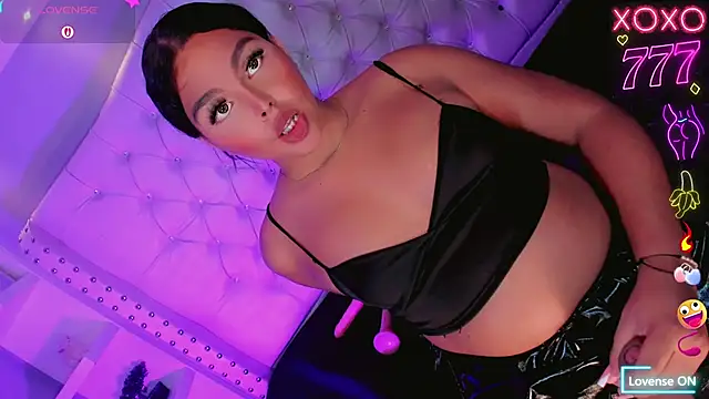 Maia_Hotts webcam