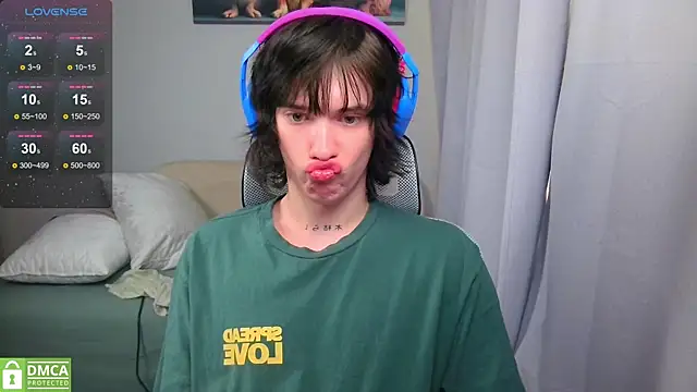 LeonBoykisser live sex cam