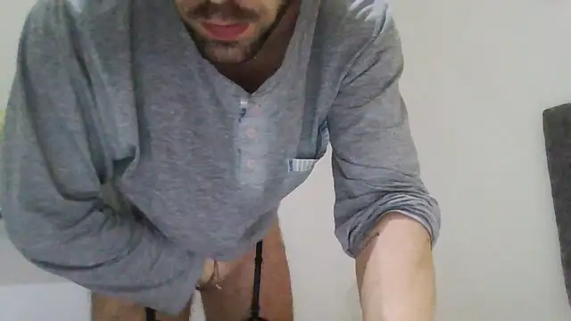 roberto081www - Roberto081www's free webcam - UK Sex Cams