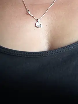 Hotmommax webcam