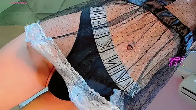 AnnaRouseQueen webcam