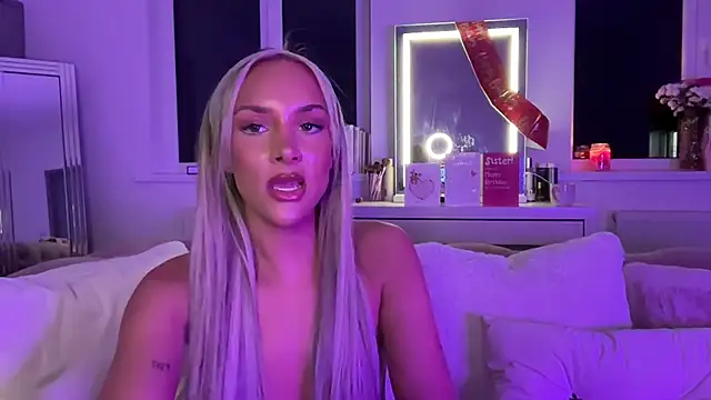 Naughtyblondex webcam