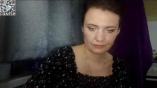 HotMamaQueen234 webcam