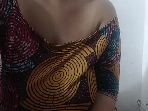 XHotJuicyBootyXX webcam