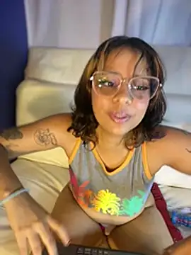 LeylaKnox webcam