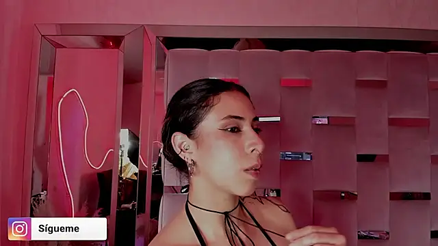 sara_foxx1 - Sara_Foxx1's free webcam - UK Sex Cams