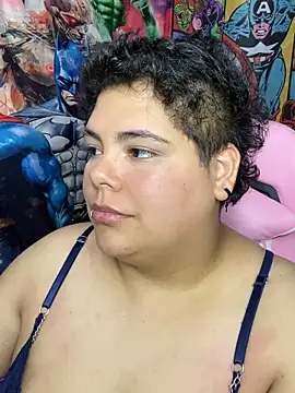 Hailey_Curvy webcam
