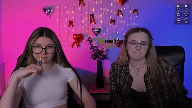 luna_berryy webcam