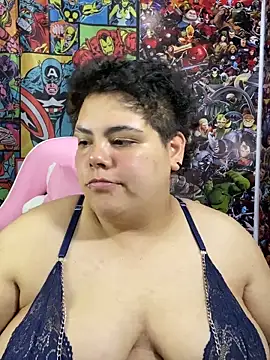 Hailey_Curvy webcam