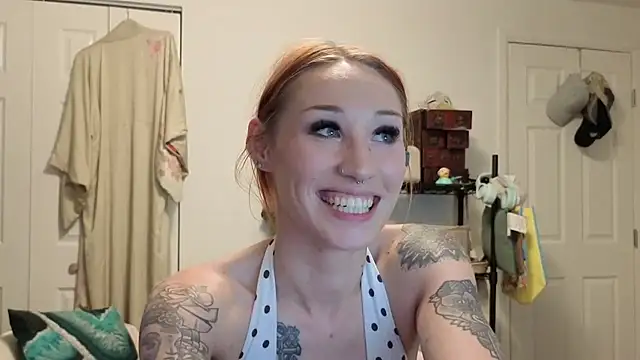 ThornsandHoney webcam