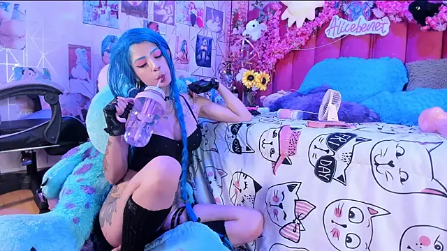 Alicebenett webcam