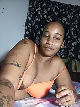EbonyHorrny webcam