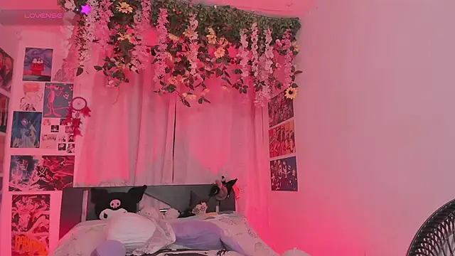 MissCurvyTop webcam